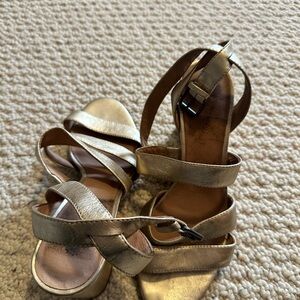 Madewell Gold Strappy block heels size 8.5